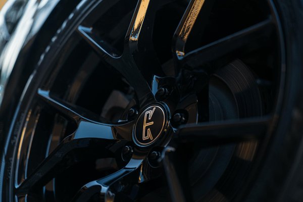 Quels sont les meilleurs produits pour protéger la peinture de votre voiture contre les contaminants environnementaux?